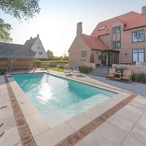 https://villa-villa-sas.hotelsghent.com